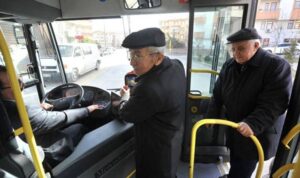 65 yaş üstü vatandaşların toplu taşımayı ücretsiz kullandığı dönemin sona