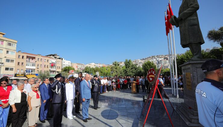 Bayraklı’da 30 Ağustos coşkusu: Atatürk Anıtı’na çelenkler sunuldu