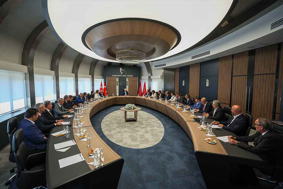 CHP Genel Başkanı Kemal Kılıçdaroğlu, İzmir İl Başkanı Şenol Aslanoğlu