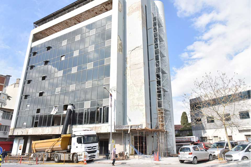 Bornova Belediyesi’nin ilçede eğitim gören üniversite öğrencilerinin barınma sorununun çözümüne