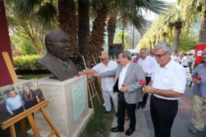 İzmir Baba olarak tanınan, İzmir’in sembol ismi Sancar Maruflu için