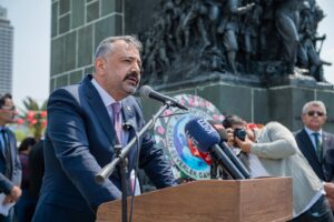 Cumhuriyet Halk Partisi İzmir İl Başkanı Şenol Aslanoğlu, 30 Ağustos