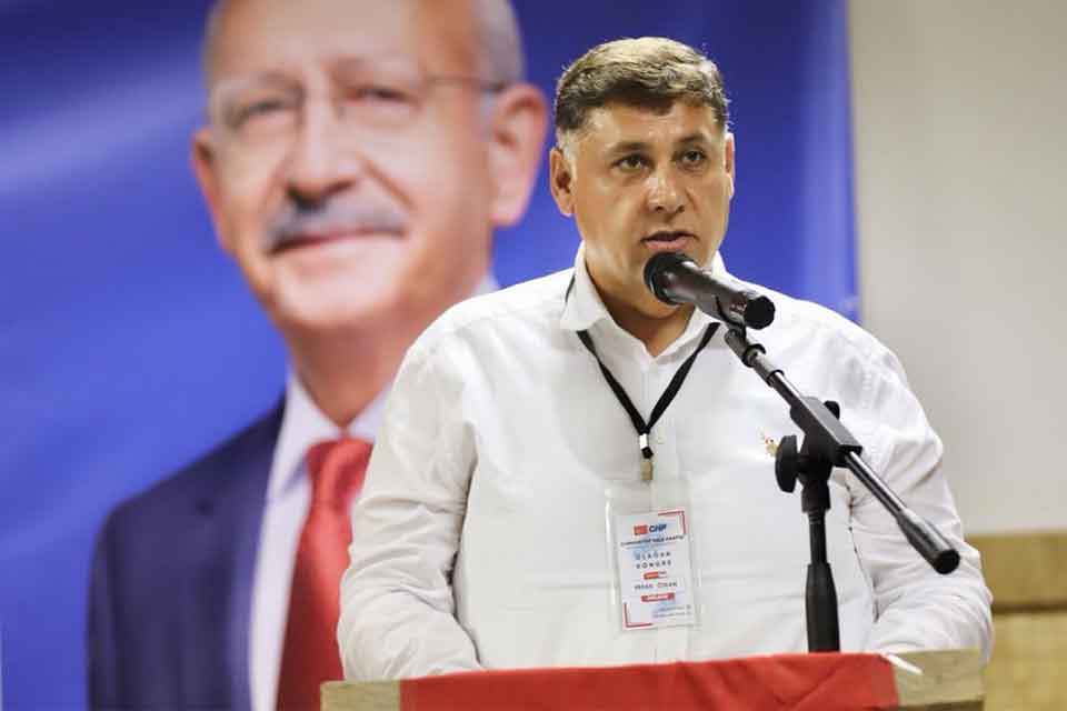 CHP Menderes İlçe Kongresi’nde konuşan Menderes Belediye Başkan V. Erkan