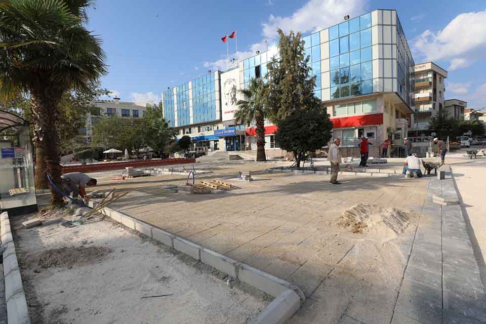 İzmir Büyükşehir Belediyesi ve Menderes Belediyesi’nin ortaklaşa yürüttüğü Menderes meydan