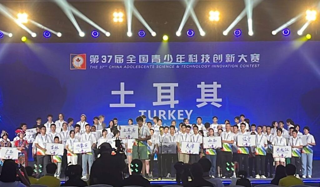 Bucalı öğrenci gurur yaşattı: Projesiyle dünya ikincisi oldu!