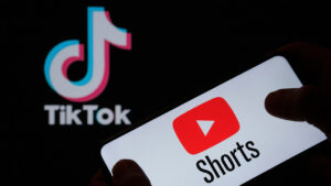 YouTube, popüler video platformu olmanın ötesine geçerek TikTok benzeri özelliklerle
