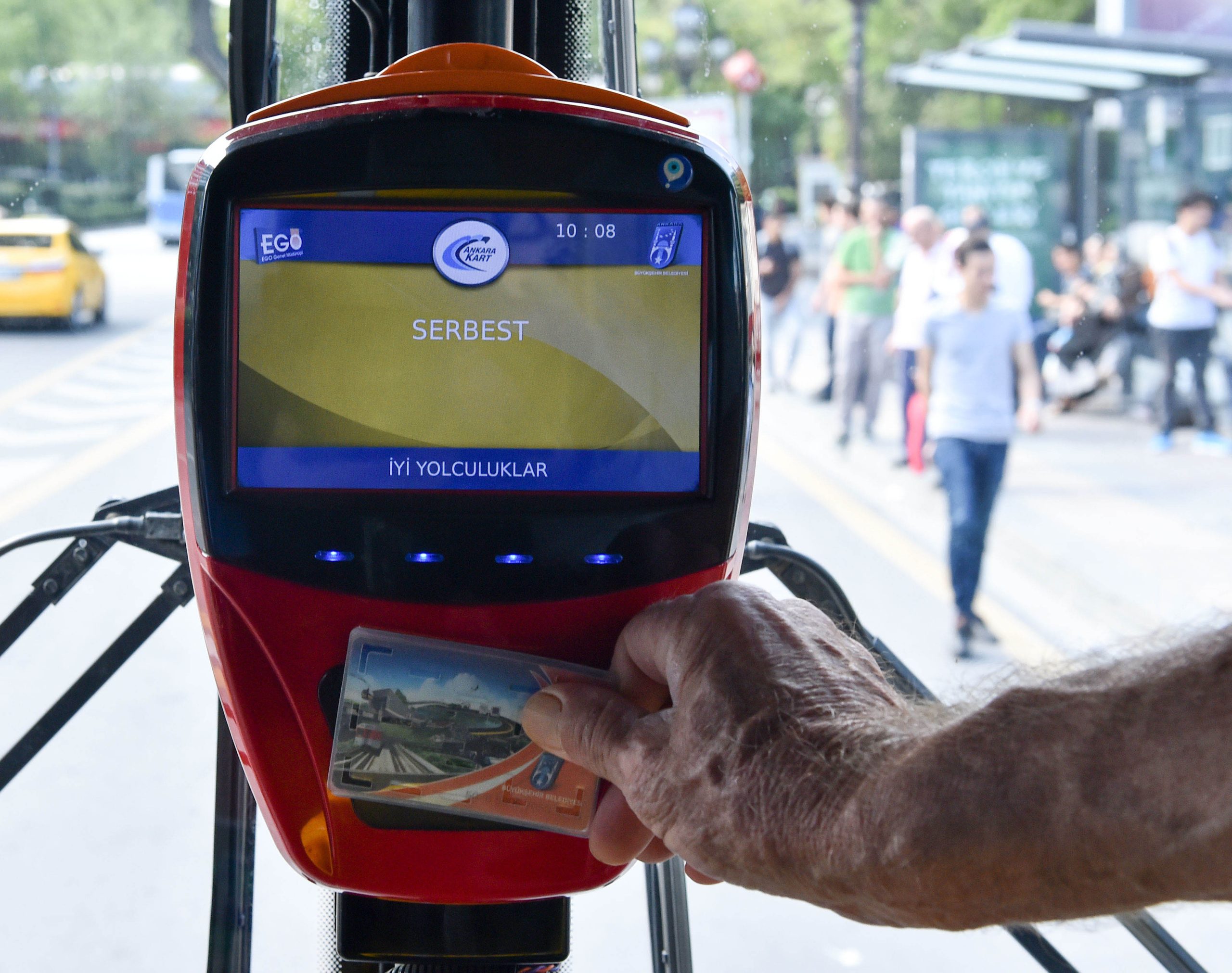 Ankara Büyükşehir Belediyesi (ABB), 65 yaş üstü vatandaşların ücretsiz kartlarını