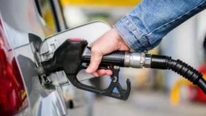 Araç sahiplerini üzecek haber geldi. Motorine gece yarısından itibaren geçerli