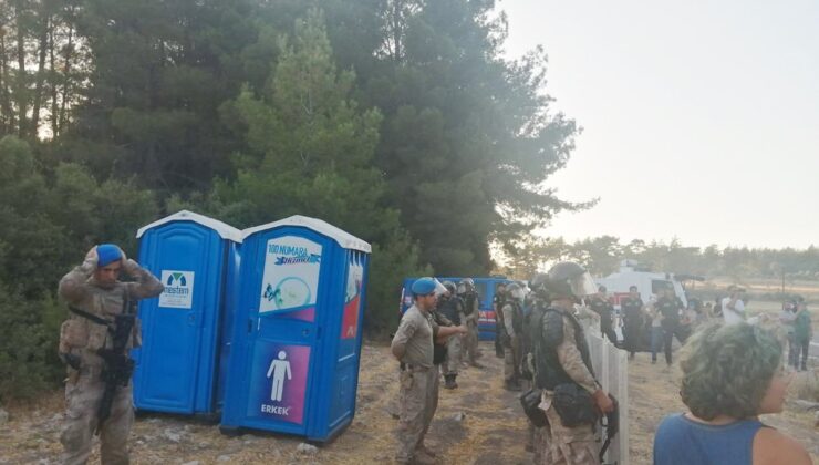 Akbelen’de İzmir Büyükşehir’in tuvaletlerine engel