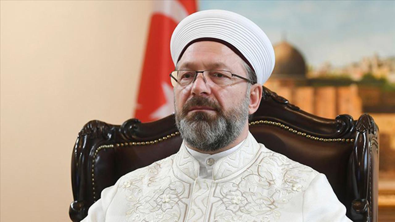 Cuma hutbesinde yer alan cuma namazı saatlerinin iş ve okul