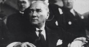 Türkiye Cumhuriyeti'nin kurucu lideri ve büyük devrimci Mustafa Kemal Atatürk'e,