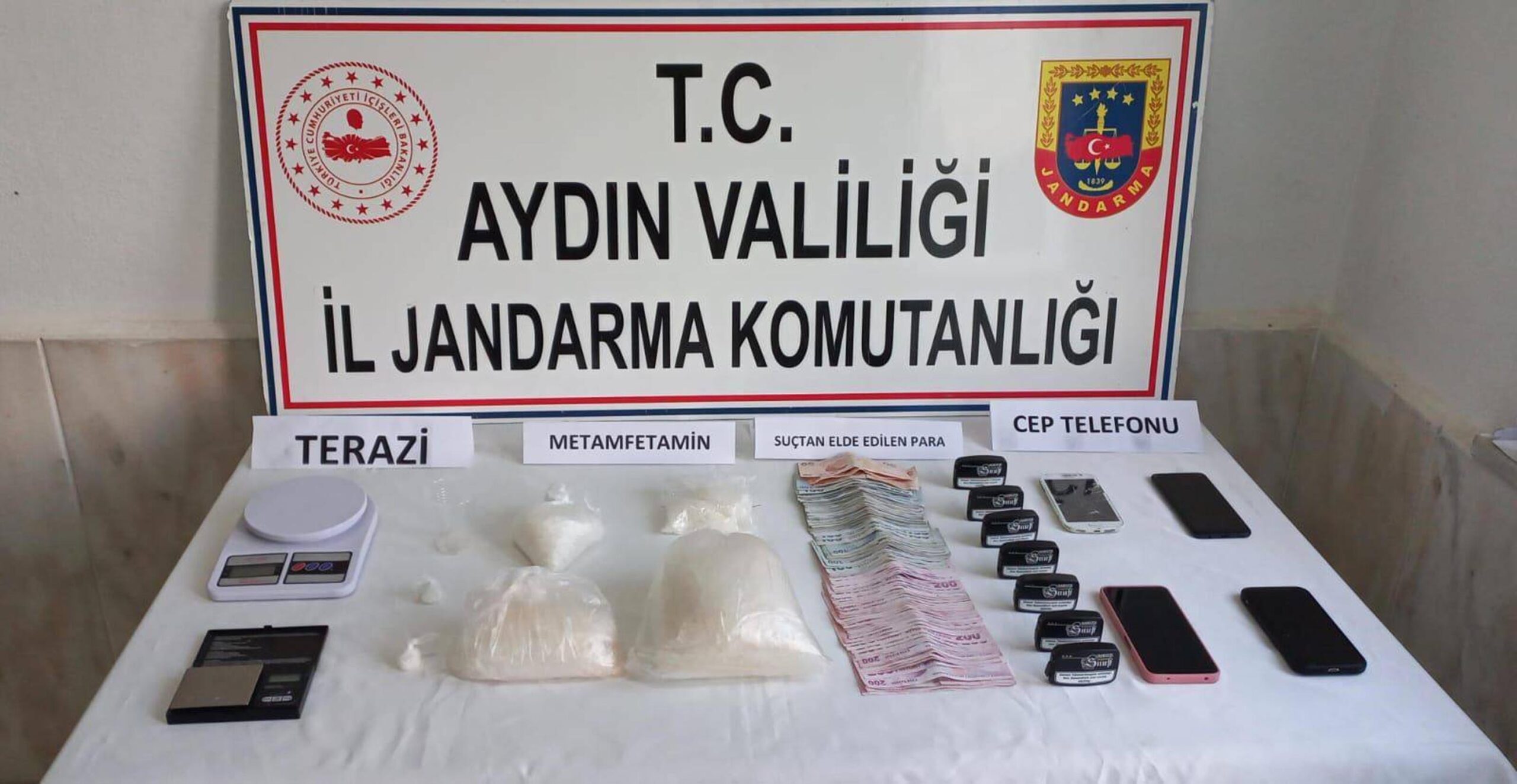 Uyuşturucu satışı yaptığından şüphenilen bir ikişi tutuklandı. Yapılan operasyonda 1