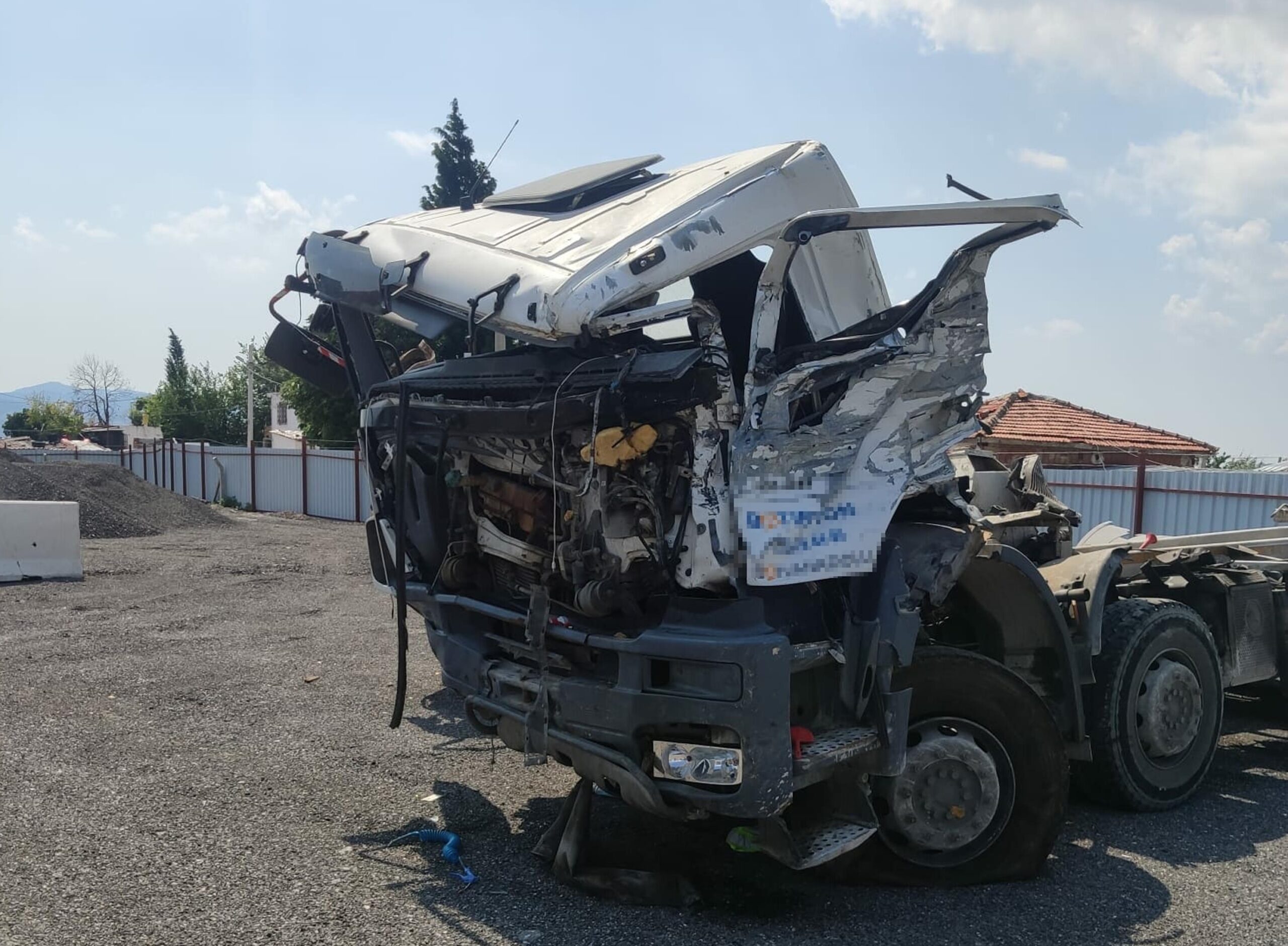 İzmir'de Beton mikseri şoförü Erdoğan Yeşil'in ölümünün ardından Yeşil'in ailesi