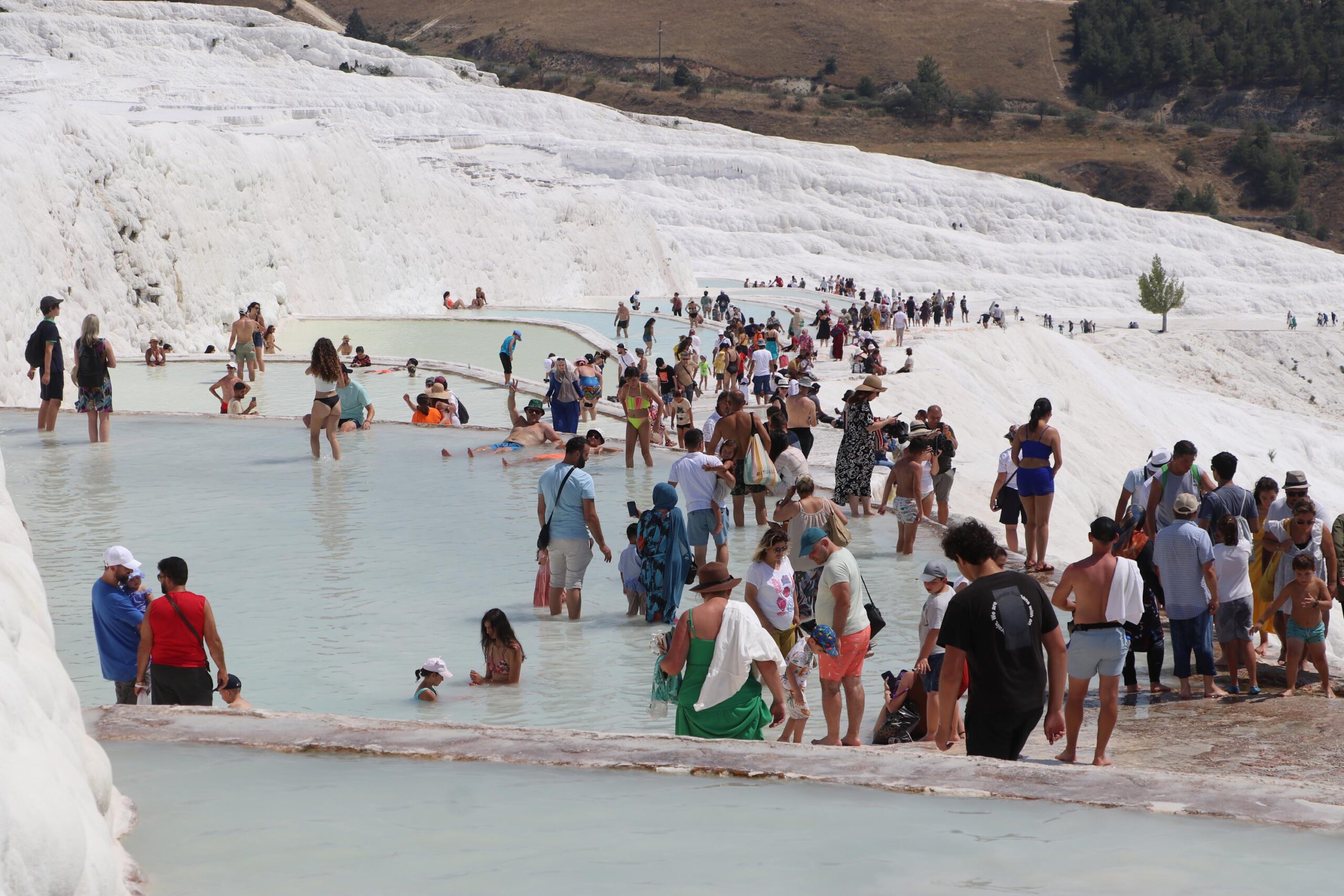 Dünya mirasımız Pamukkale’ye ziyaretçi akını! Denizli'nin doğal güzelliği Pamukkale'ye gelen ziyaretçi sayısı 1 milyon 150