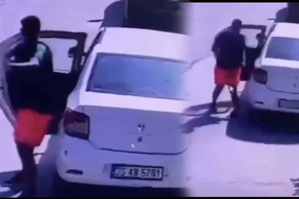 İzmir'in Çeşme ilçesindeki beach club'a rezervasyonları olmadığı için alınmayınca çevreye