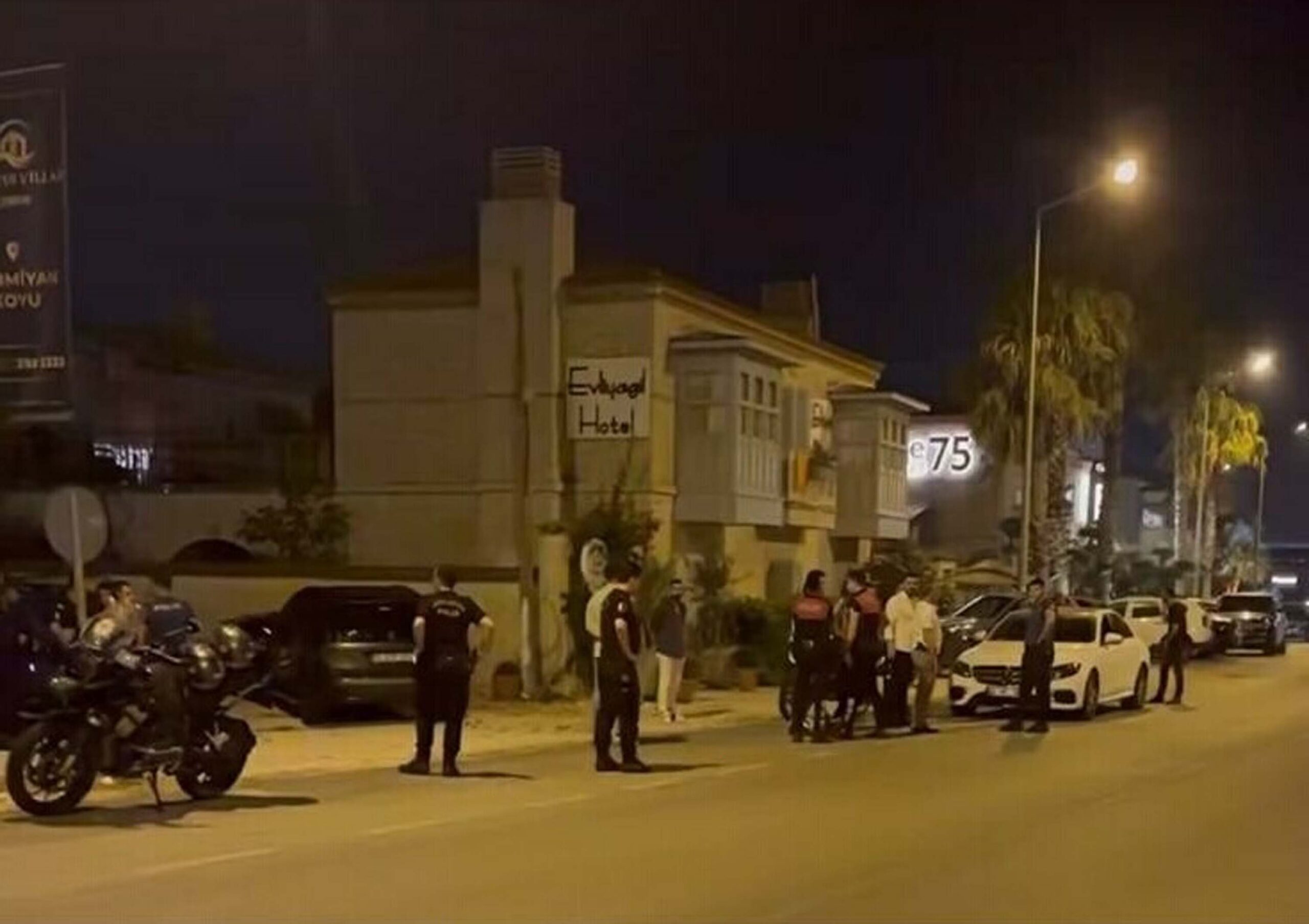 İzmir'in dünyaca ünlü turistik ilçesi Çeşme'deki bir gece kulübünde çıkan,