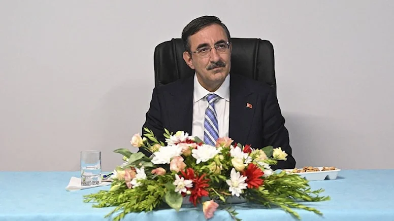 Cevdet Yılmaz: 20 milyon konutun üçte biri dönüşmeli Cumhurbaşkanı Yardımcısı Cevdet Yılmaz, Türkiye'deki yaklaşık 20 milyon konutun üçte