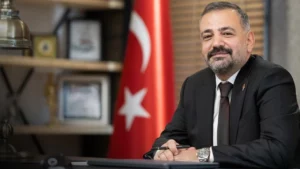 İzmir’de düzenlenen 30 Ağustos törenlerine katılmayan CHP’li vekilleri eleştiren AK