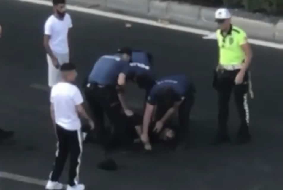 İzmir'in Konak ilçesinde, bir iş yerindeki Kongo uyruklu kişinin cep