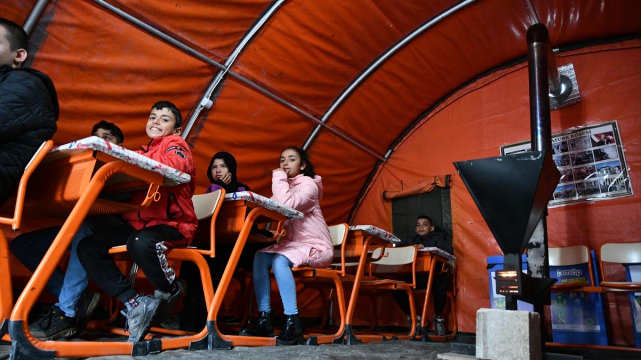 Milli Eğitim Bakanı Yusuf Tekin, deprem bölgesinde 11 Eylül itibarıyla