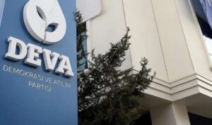 Demokrasi ve Atılım Partisi’nin (DEVA) kurucularından Ahmet Faruk Ünsal, partisinden istifa