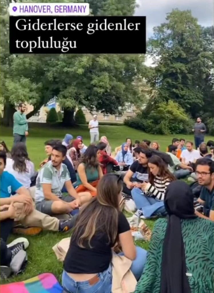 Erdoğan'ın 'giderlerse gitsinler' dediği sağlık çalışanları Hannover'de buluştu