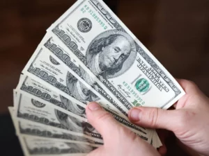 Mevduatta dolarizasyon oranı yılbaşından bu yana 5,5 puan arttı. Bu