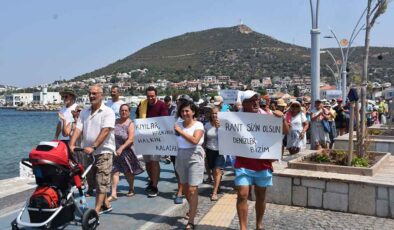 Foça’da havlu hareketi: Kıyı işgaline protesto