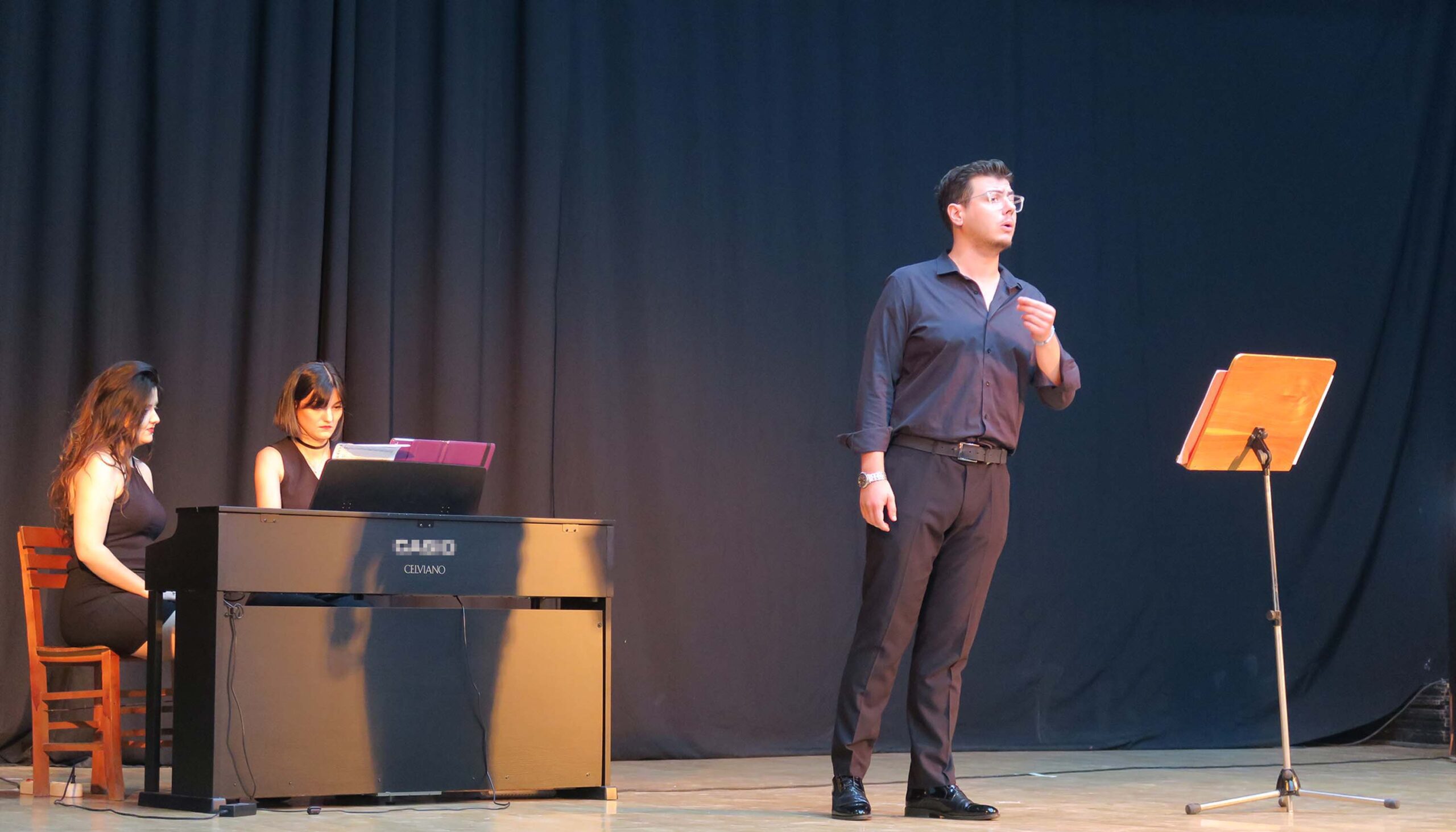 İzmir Devlet Opera ve Balesi sanatçılarının Foça ilçesinde verdikleri Şan