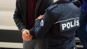 İzmir'in Bayraklı ilçesinde bir araziye hırsızlık amaçlı giren 2 şüpheli,