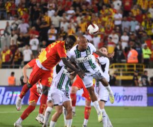 Göztepe Gürsel Aksel Stadı’ndaki zemin bakım çalışmaları tamamlanamadığı için Spor