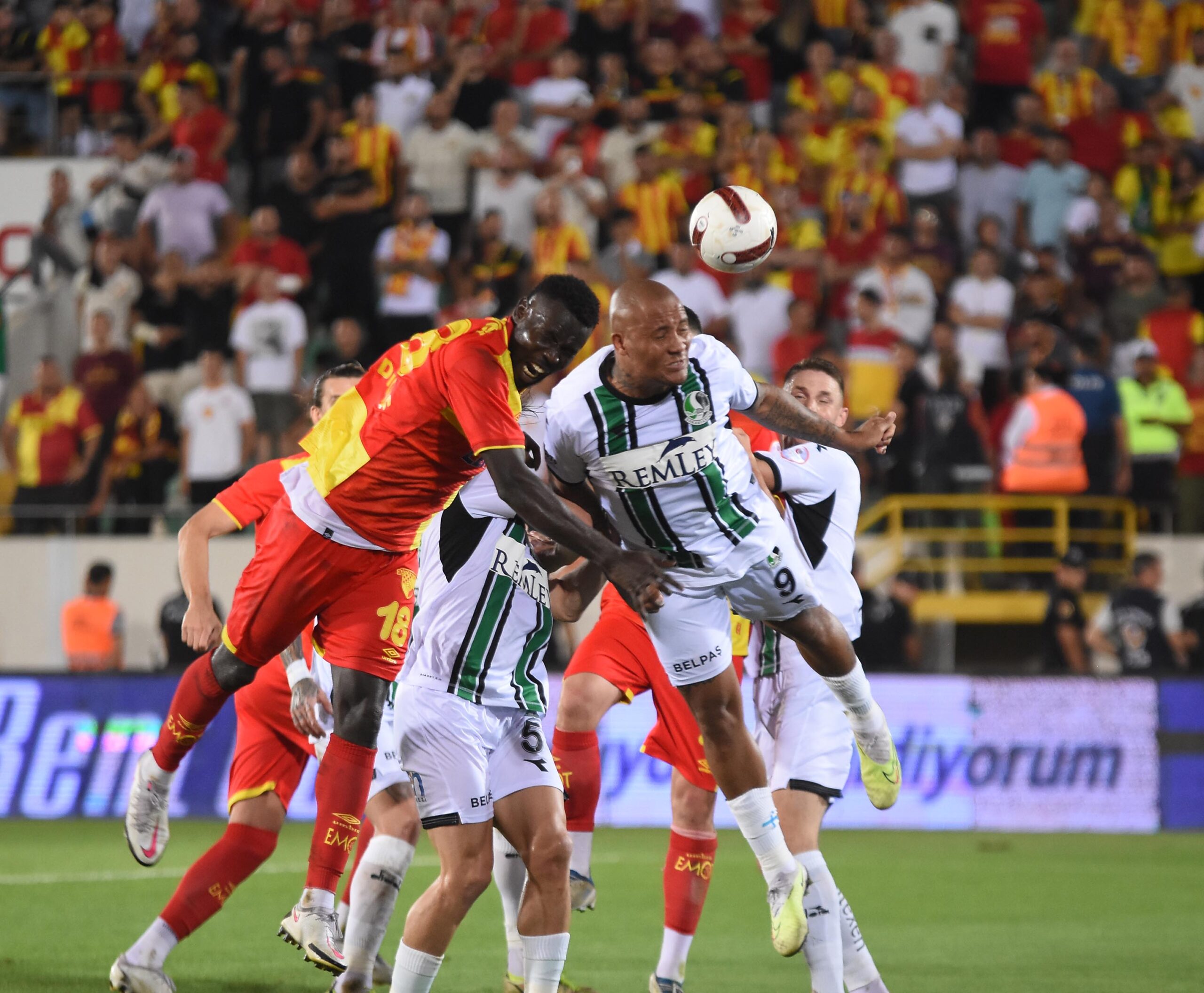 Göztepe Gürsel Aksel Stadı’ndaki zemin bakım çalışmaları tamamlanamadığı için Spor