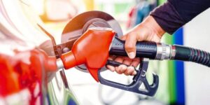 Vergi artışları, petrol fiyatları ve dövizdeki yükselmeyle birlikte akaryakıt fiyatlarında