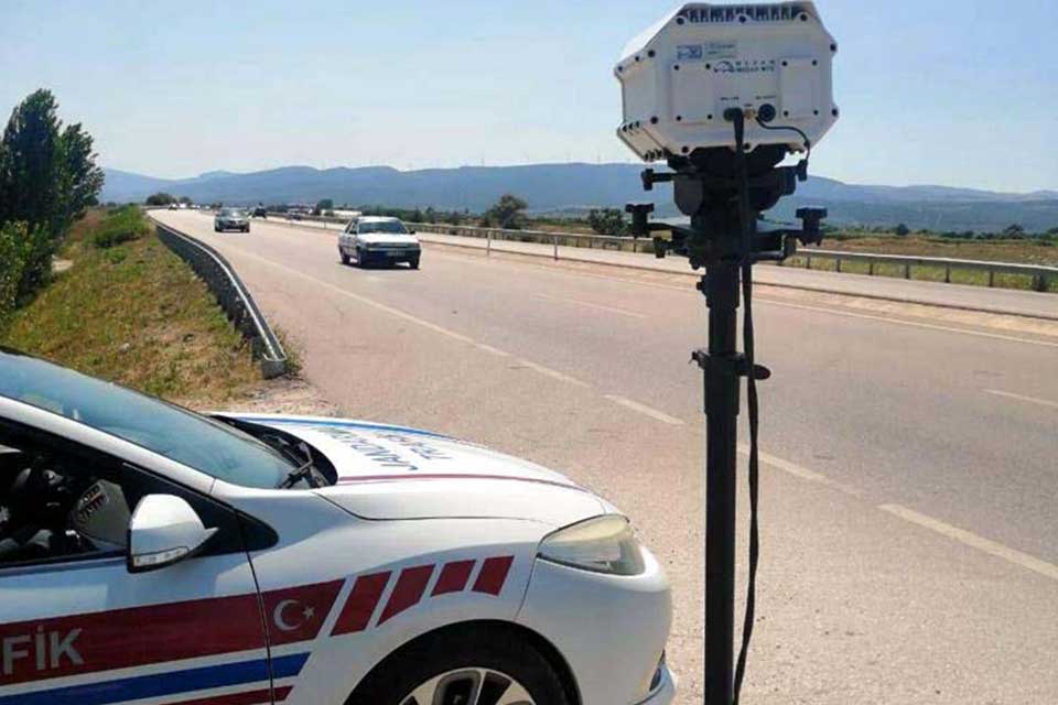 İzmir'de jandarma ekiplerince, bir hafta içinde düzenlenen trafik denetimlerinde 2