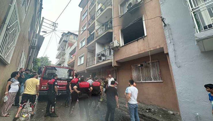 İzmir’de korkutan apartman yangını; 9 kişi dumandan etkilendi, çatıya sığınan 5 kişi kurtarıldı