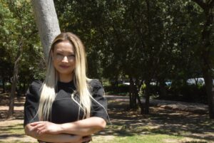 İzmir'de yaşayan Nazife, kolon kanserinin ardından tiroit kanserini de yendi.