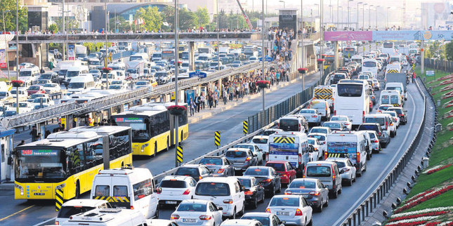İstanbul’da kutlamalar için bazı yollar trafiğe kapatıldı, işte alternatif güzergahlar…