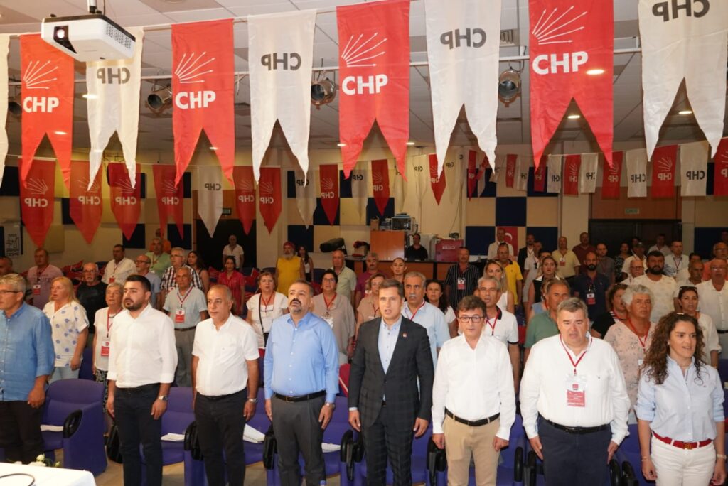 Çeşme İlçe Kongresi'nde mevcut Başkan Sait Kavasoğullar, tek aday olarak