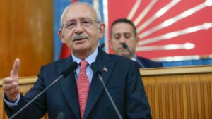 tv100'de ekrana gelen Özgür İfade programında Cansu Canan Özgen, CHP’nin
