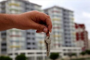 İzmir Emlak Kulübü Derneği Başkanı Rıdvan Akgün, ev sahiplerinin kiracı