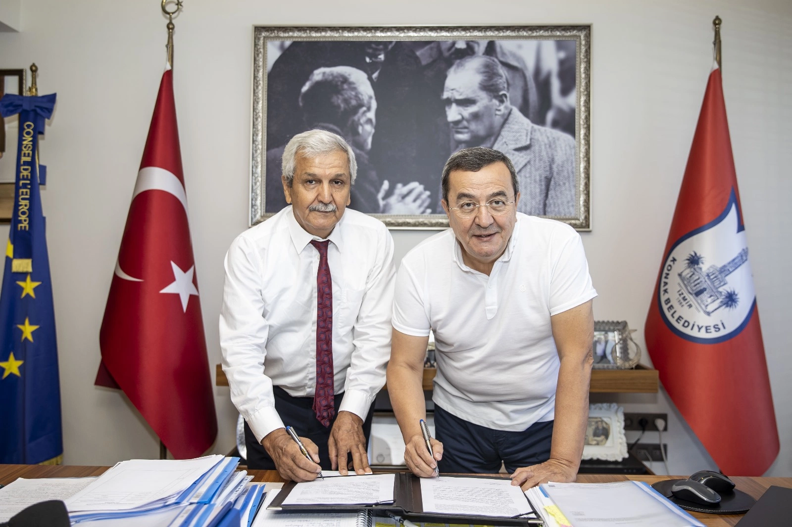 İzmir Kitap ve Kırtasiyeciler Esnaf Odası’yla protokol imzalayan Konak Belediyesi,