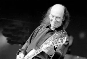 Uzun yıllardır hayatını Kanada’da devam ettiren Rock müziğinin yıldız isimlerinden 82