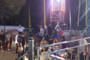 İzmir’in Buca ilçesindeki bir lunaparkta salıncağın ağaca sürtmesi sonucu meydana