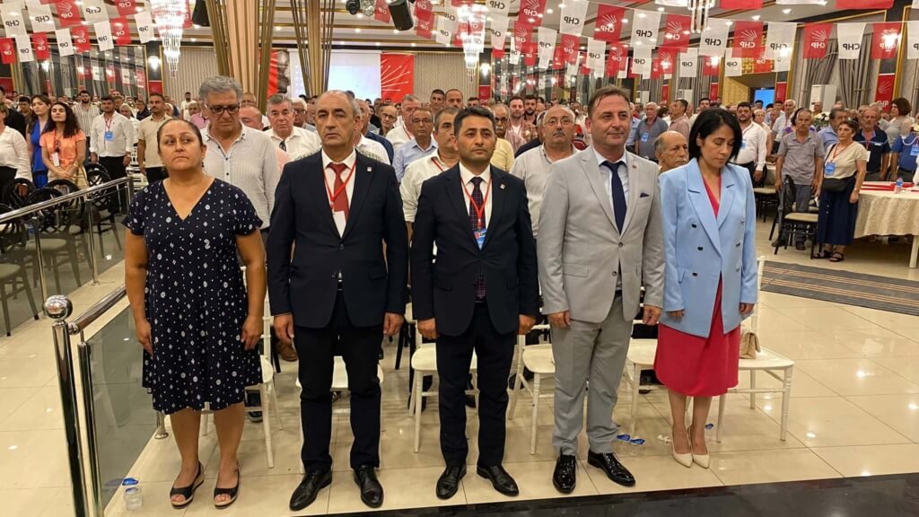 CHP İzmir’de ilçe kongreleri hızla sürüyor. Menemen’de bugün gerçekleşen ilçe