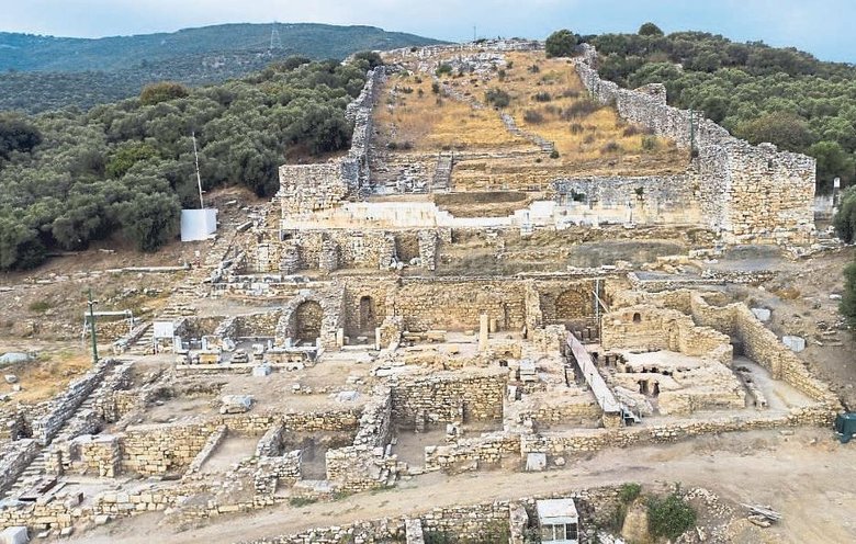 İzmir’deki Metropolis Antik Kenti’nde gerçekleştirilen kazılarda, 2 bin yıllık bir