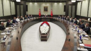 Yaklaşık 2 ay aranın ardından MGK bugün yeniden toplanıyor. Beştepe’de