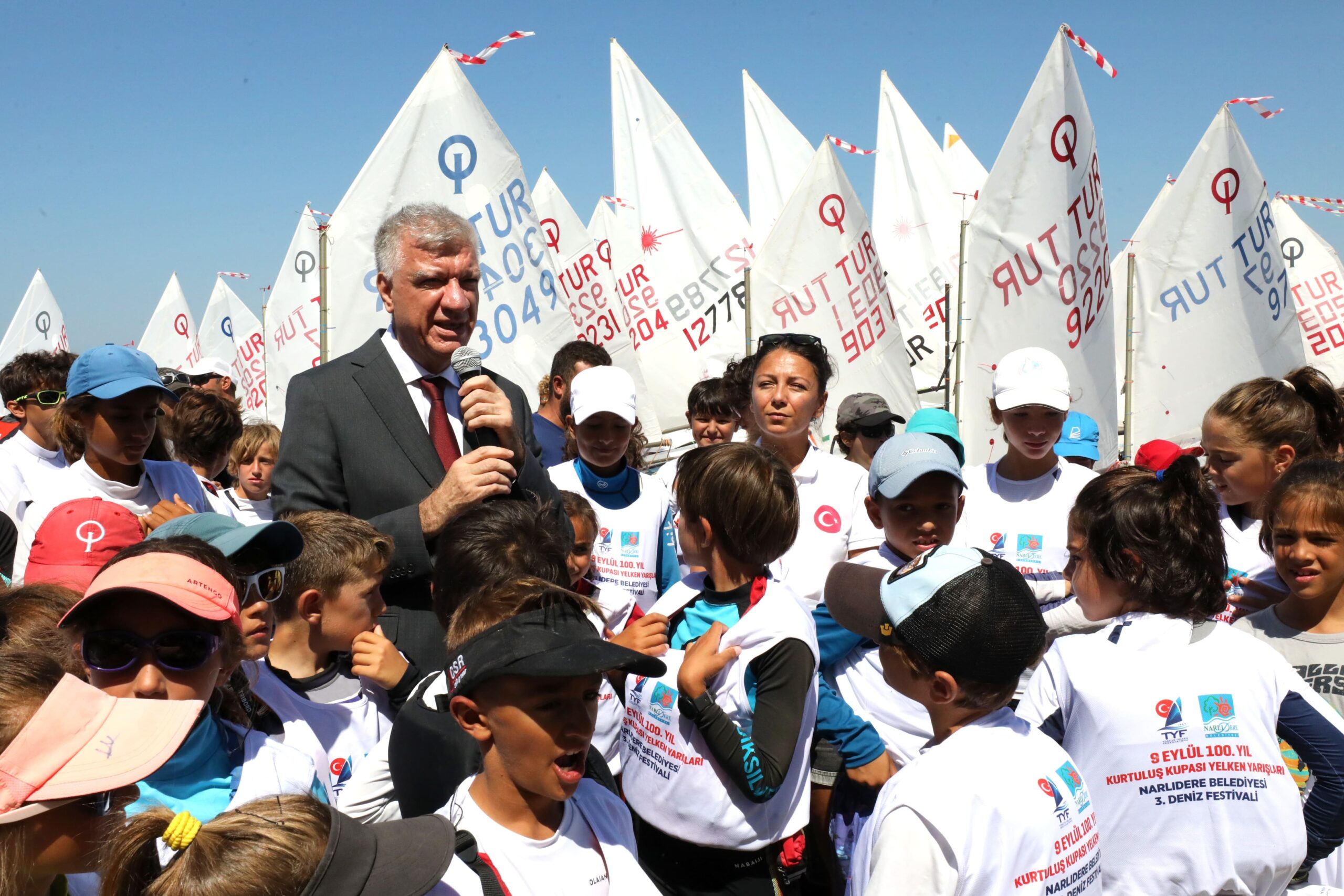 Narlıdere’de sporcu nesiller yetişiyor Narlıdere Belediyesi, çeşitli branşlarda açtığı kurslar ve spor kulüpleriyle yaptığı