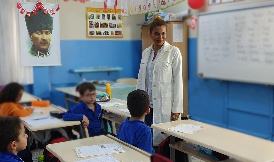 Milli Eğitim Bakanı Yusuf Tekin, okullarda öğretmenlerin beyaz önlük giymesi