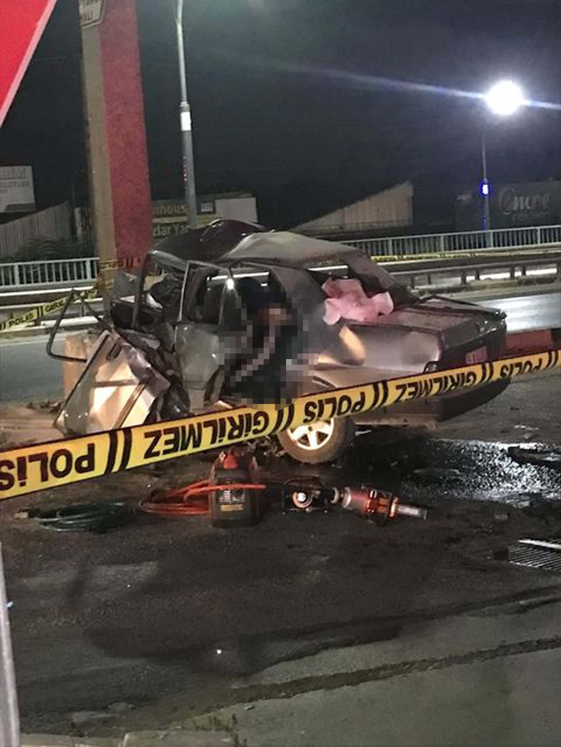 Manisa'nın Salihli ilçesinde refüje çarpıp alev alan otomobilin sürücüsü Adem