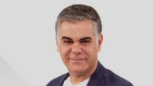 Gazeteci ve yazar Süleyman Özışık, 52 yaşında hayatını kaybetti. Özışık